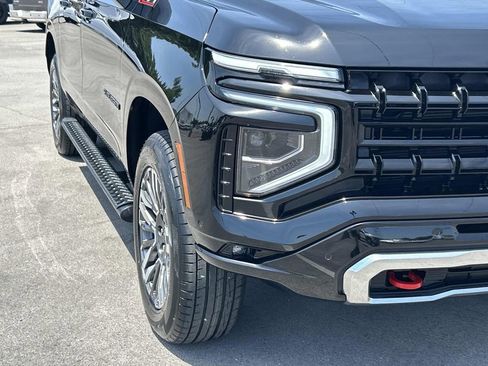 Used 2025 Chevrolet Suburban Z71 AWD/4WD image 10