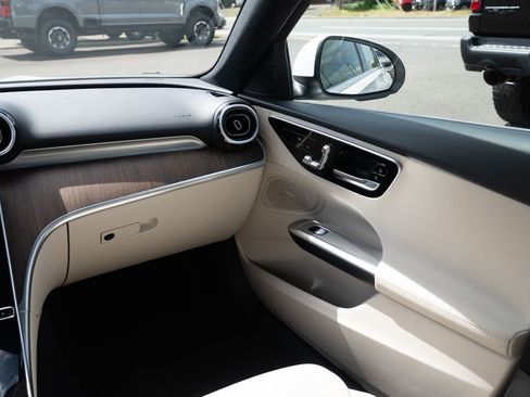 Used 2025 Mercedes-Benz C 300 4MATIC Sedan image 10