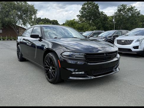 Used 2017 Dodge Charger SXT AWD/4WD image 1