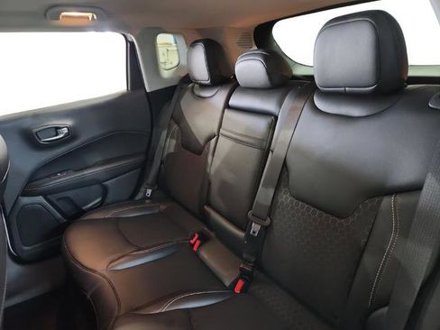 Used 2019 Jeep Compass Latitude w/ Popular Equipment Group AWD/4WD image 18