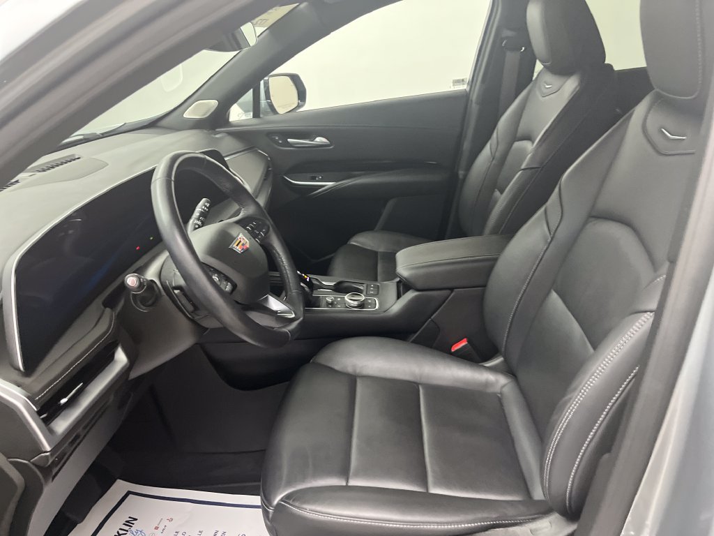 Used 2024 Cadillac XT4 Luxury w/ Cold Weather Package AWD/4WD image 14