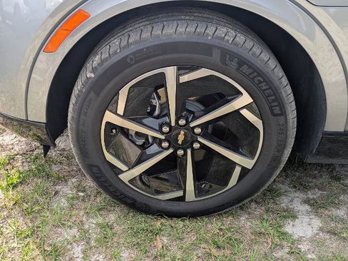 Used 2025 Chevrolet Equinox EV LT w/ Convenience Package image 5