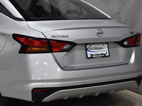 Used 2024 Nissan Altima 2.5 SV image 9