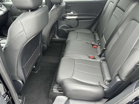 New 2025 Mercedes-Benz GLB 250 image 21