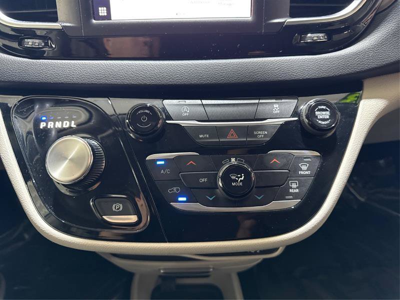 Used 2023 Chrysler Voyager LX FWD image 26