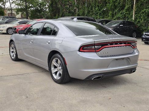 Used 2016 Dodge Charger SXT image 3