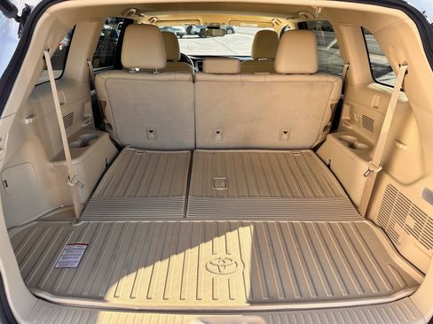 Used 2017 Toyota Highlander XLE image 8