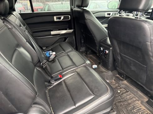 Used 2022 Ford Explorer XLT w/ Equipment Group 202A image 12