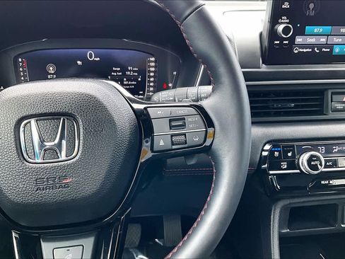 Used 2025 Honda Pilot Black Edition image 25