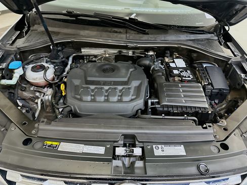 Used 2020 Volkswagen Tiguan SE w/ Panoramic Sunroof Package image 34