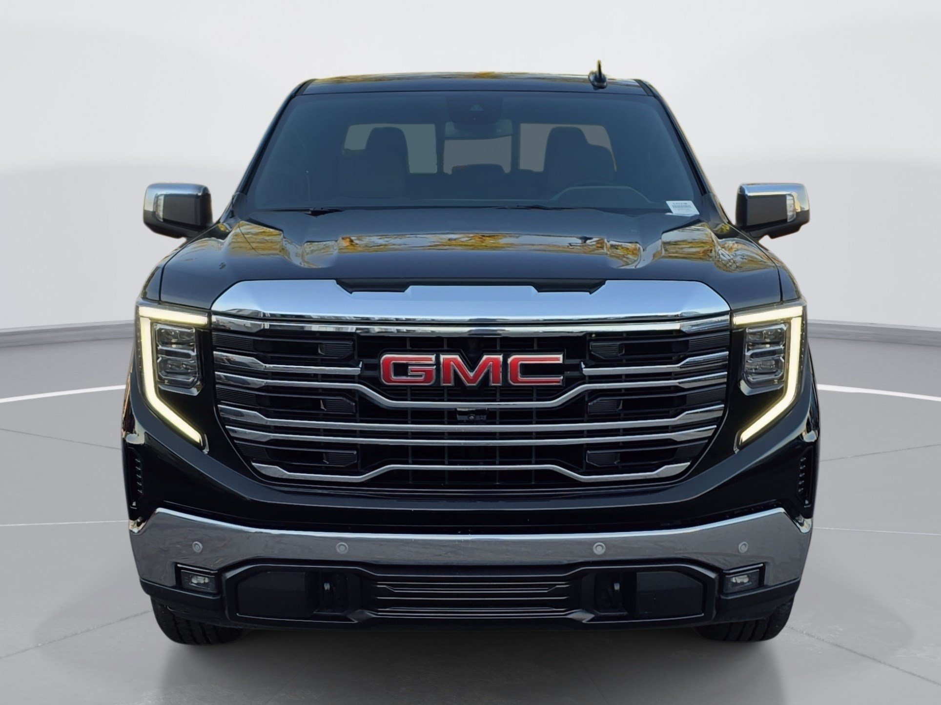 Used 2024 GMC Sierra 1500 SLT w/ SLT Premium Plus Package AWD/4WD image 8