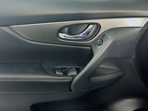 Used 2015 Nissan Rogue SV w/ SV Premium Package FWD image 15