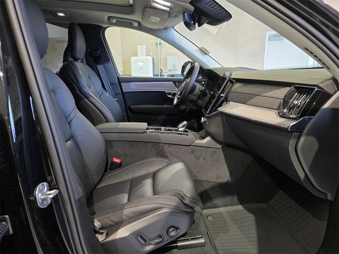 New 2026 Volvo XC90 B6 Ultra w/ Protection Package image 9