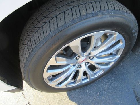 Used 2023 GMC Yukon XL Denali AWD/4WD image 14
