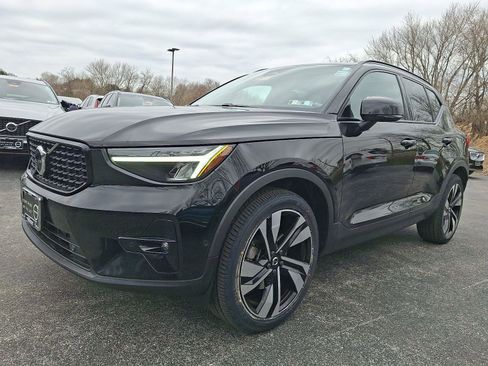 Certified 2023 Volvo XC40 B5 Plus w/ Driver Assist Package image 3