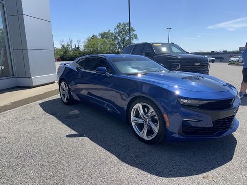 Used 2019 Chevrolet Camaro SS RWD image 3