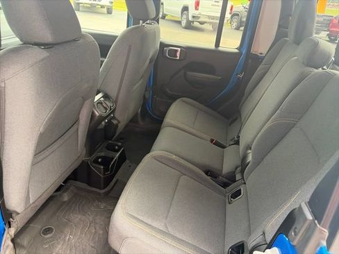 Used 2024 Jeep Gladiator Sport AWD/4WD image 11