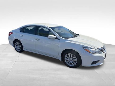 Used 2017 Nissan Altima 2.5 S w/ Power Driver Seat Package FWD image 25