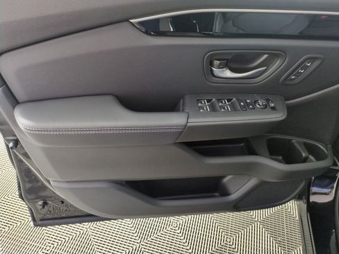 Used 2025 Honda Pilot EX-L image 10