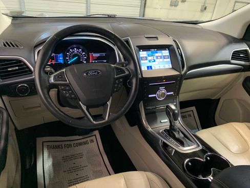 Used 2017 Ford Edge Titanium w/ Technology Package image 4