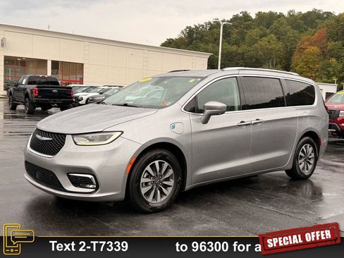 Used 2021 Chrysler Pacifica Touring-L image 10
