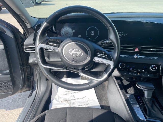 Used 2025 Hyundai Elantra SEL FWD image 23