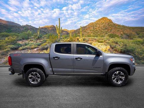 Used 2021 Chevrolet Colorado Z71 AWD/4WD image 3