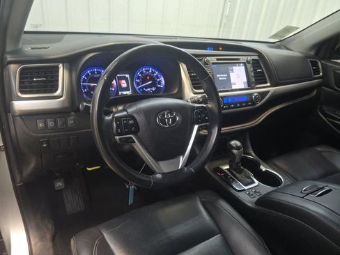 Used 2019 Toyota Highlander XLE image 8