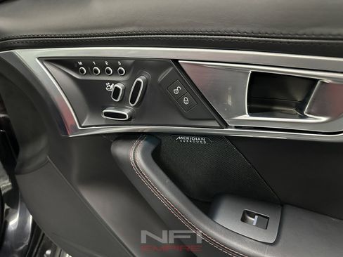 Used 2018 Jaguar F-TYPE R image 40