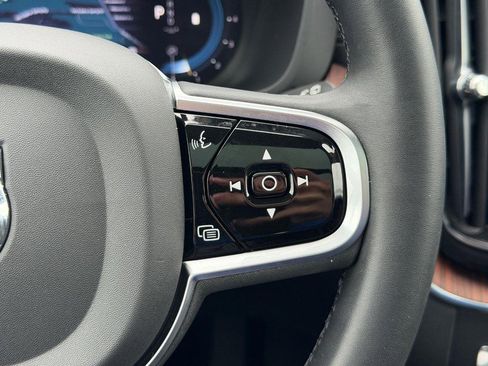 Certified 2023 Volvo XC60 B5 Ultimate w/ Climate Package AWD/4WD image 19