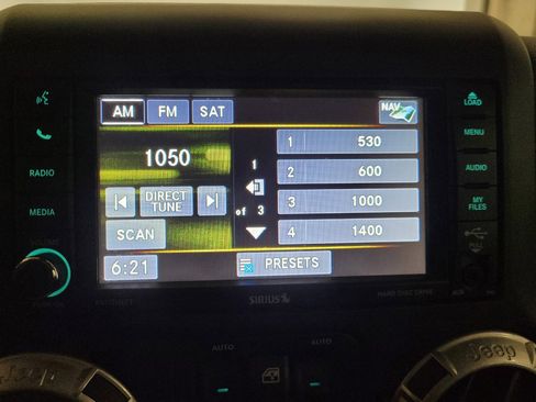 Used 2014 Jeep Wrangler Unlimited Sahara w/ Dual Top Group AWD/4WD image 25
