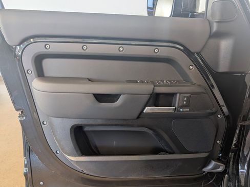 New 2026 Land Rover Defender 130 X-Dynamic SE image 8