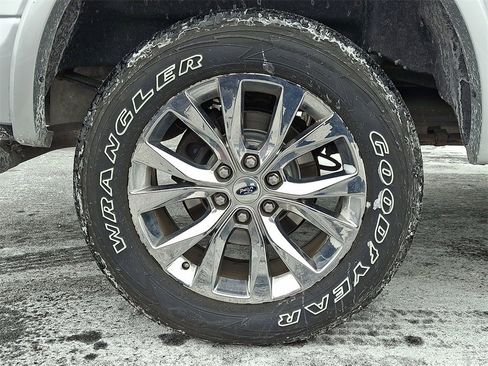 Used 2017 Ford F150 Lariat w/ Equipment Group 502A Luxury image 8