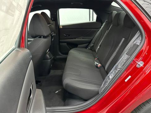 New 2025 Hyundai Elantra SEL image 19