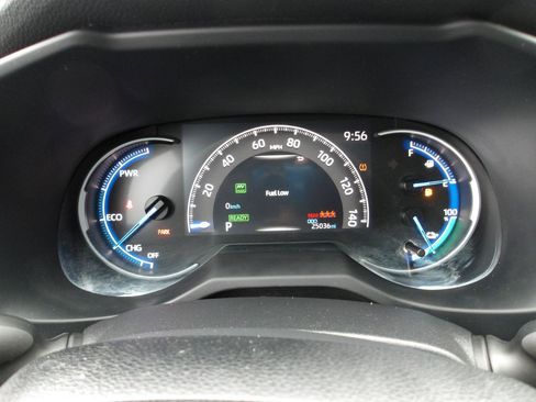 Used 2023 Toyota RAV4 SE w/ Weather & Moonroof Package image 18