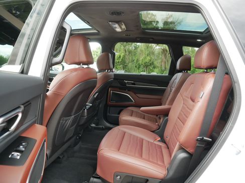 Certified 2023 Kia Telluride SX Prestige AWD/4WD image 35