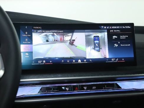 Used 2025 BMW i7 xDrive60 image 31