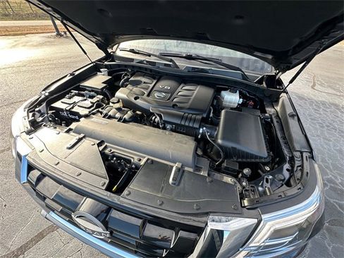 Used 2022 Nissan Armada SL w/ Captain's Chairs Package image 33