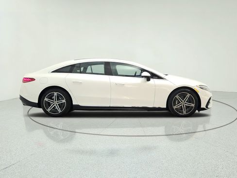 Used 2022 Mercedes-Benz EQS 580 4MATIC Sedan image 4