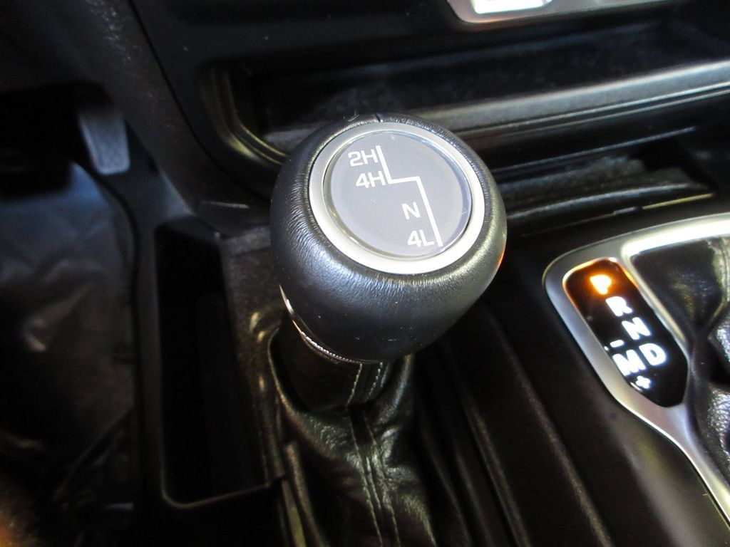 Used 2024 Jeep Wrangler Unlimited Sahara w/ Technology Group AWD/4WD image 22