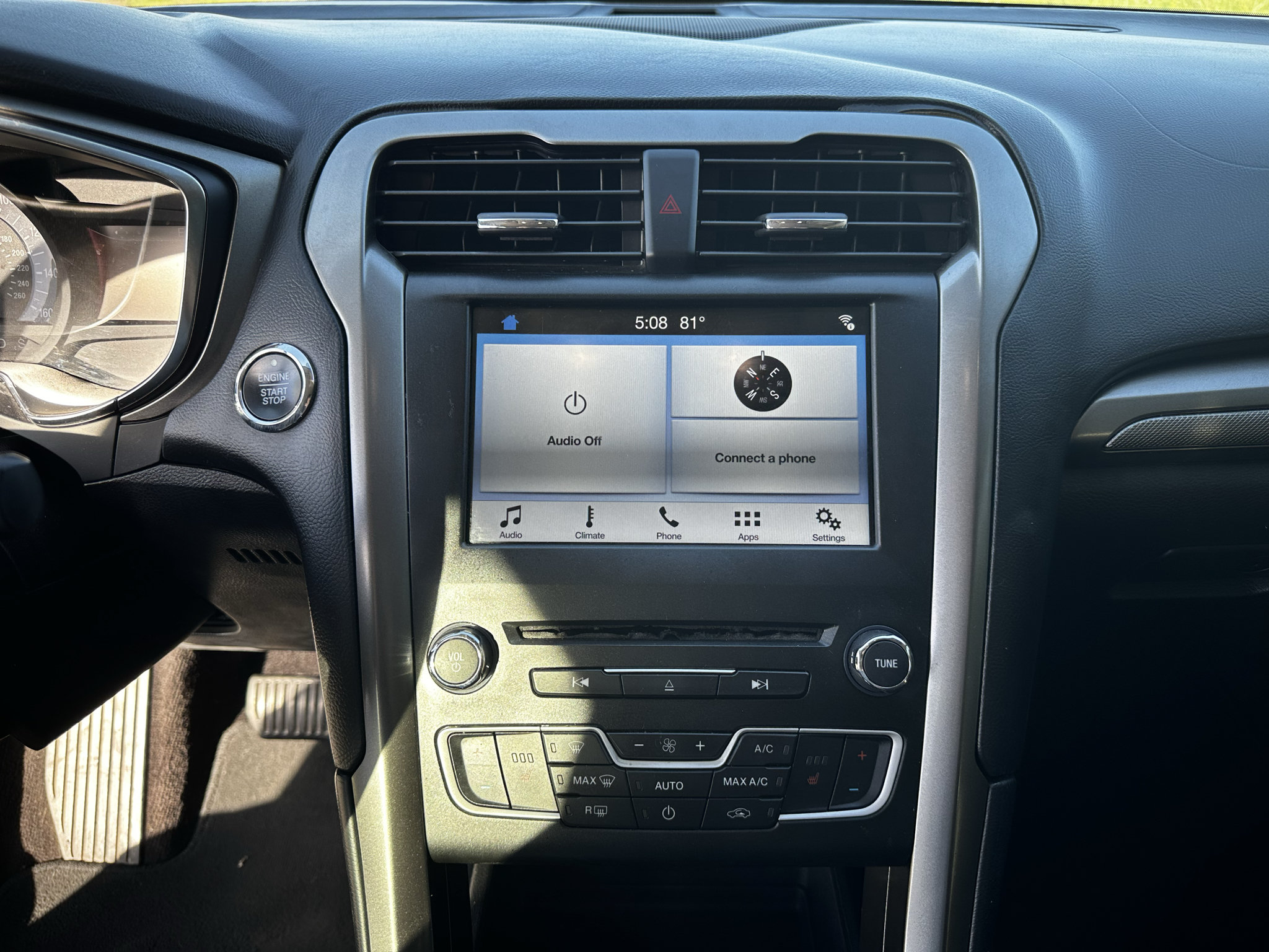 Used 2017 Ford Fusion SE w/ Fusion SE Technology Package FWD image 18
