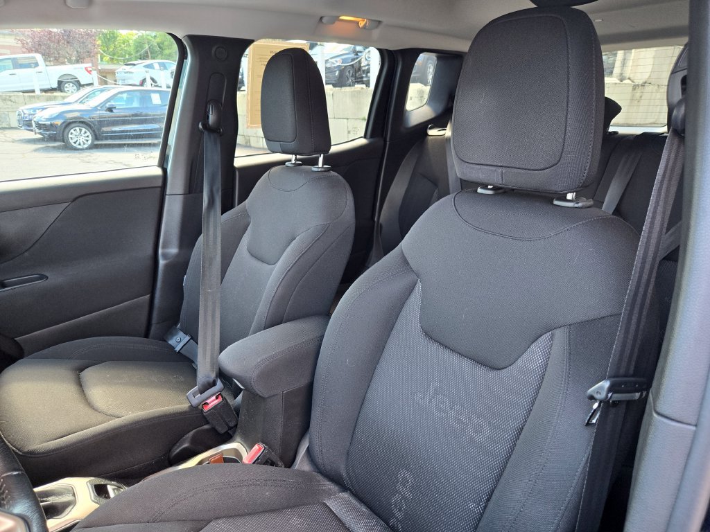 Used 2016 Jeep Renegade Latitude AWD/4WD image 8