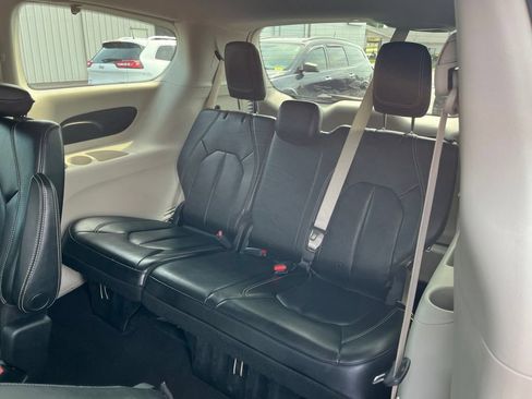 Used 2020 Chrysler Voyager Lxi FWD image 23