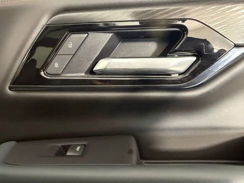 Used 2025 GMC Yukon XL AT4 w/ AT4 Premium Package image 37