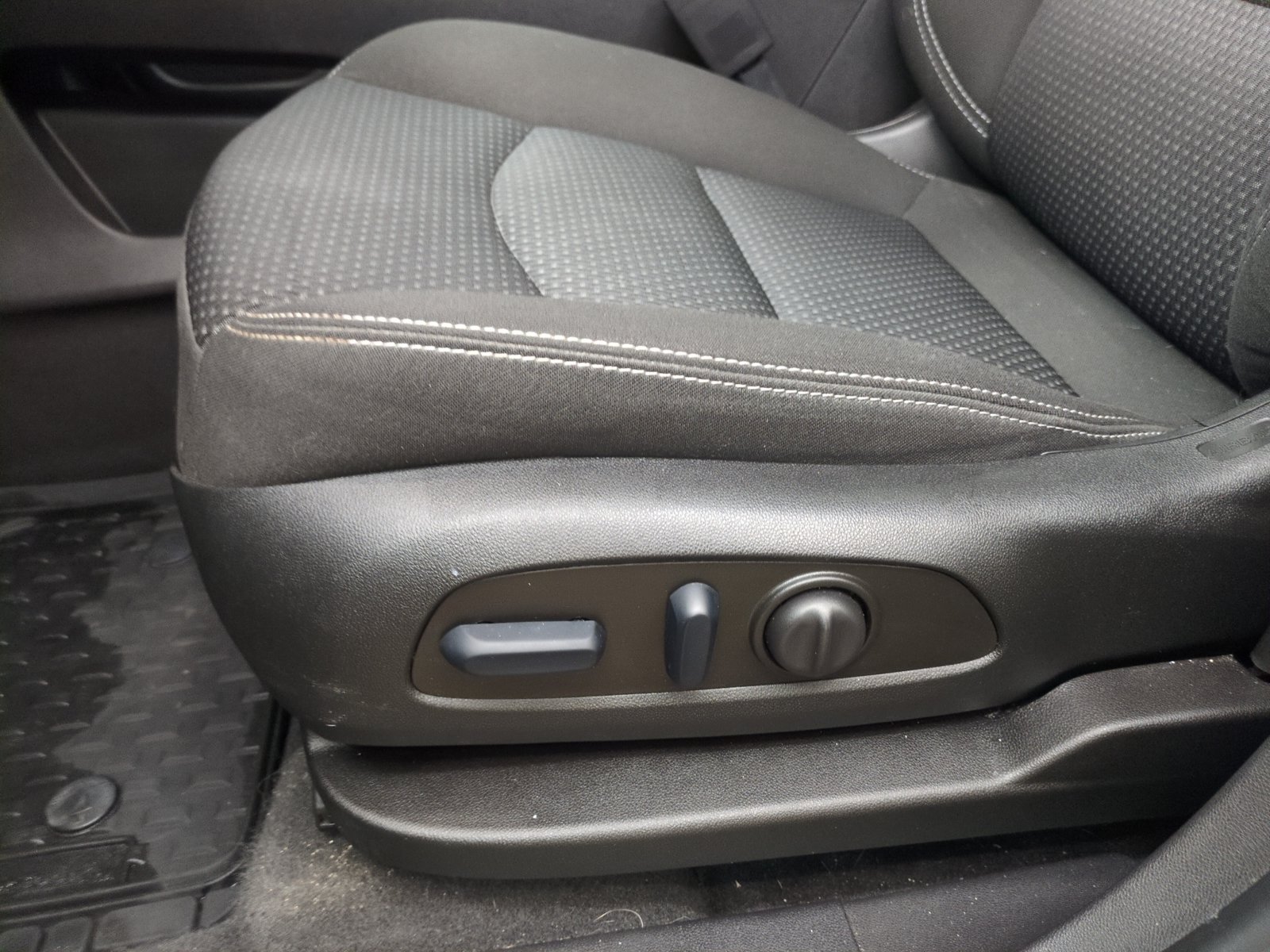 Used 2023 GMC Terrain SLE w/ Driver Convenience Package AWD/4WD image 12
