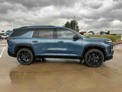 Used 2024 Chevrolet Traverse RS AWD/4WD image 2