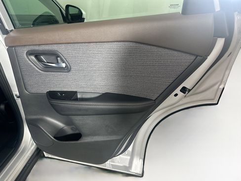 Used 2023 Nissan Rogue SV AWD/4WD image 28