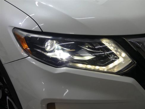 Used 2017 Nissan Rogue SL w/ SL Premium Package AWD/4WD image 15