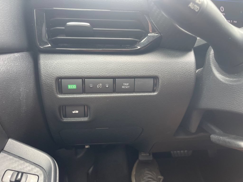 Used 2025 Nissan Sentra SV FWD image 16