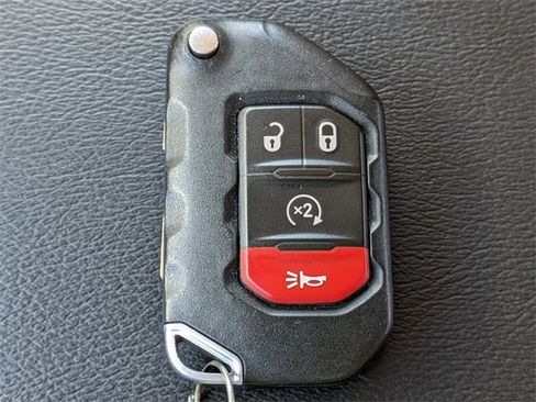 Used 2020 Jeep Gladiator Rubicon w/ Dual Top Group image 31